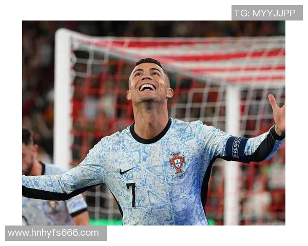 足球巨星风采：从传奇到新星，解读球员背后的故事与奋斗历程